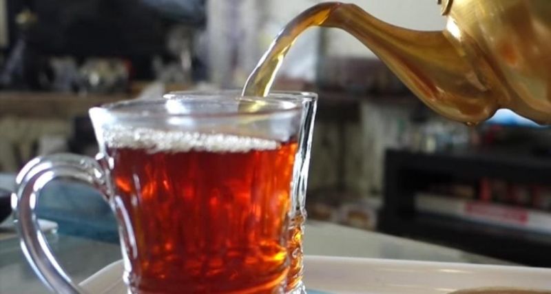 فوائده عديدة وكثرة شربه خطيرة.. الشاي سبب لسرطان المرئ