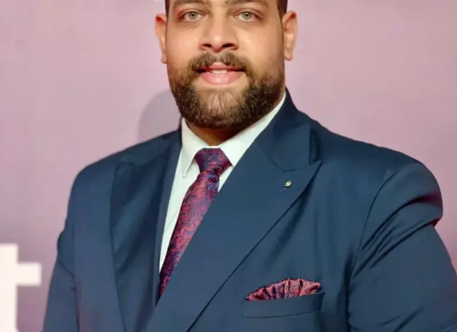 المخرج مؤمن وائل.. العلامة التجارية للأعمال الرمضانية يسطع في AUC ويؤكد مكانته ببصمة إخراجية مميزة