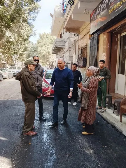 اللواء محمد مزيد رئيس حي الزيتون يتفقد شوارع الحي ميدانيًا ويستمع لمطالب المواطنين