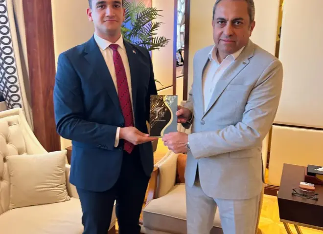 وفد من الاتحاد الفرنسي للكاراتيه يشيد بالعاصمة الإدارية الجديدة ويُكرّم المهندس خالد عباس
