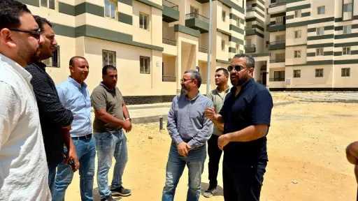 رئيس جهاز العبور الجديدة يتابع أعمال الطرق والكهرباء والإتصالات بعمارات المبادرة الرئاسية سكن كل المصريين