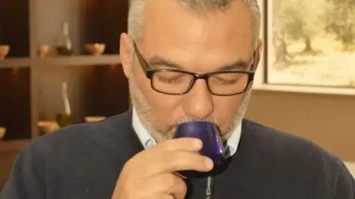 محمد النحاس يكشف أسرار جودة زيت الزيتون: المرارة والحرافة والفاكهية علامات إيجابية