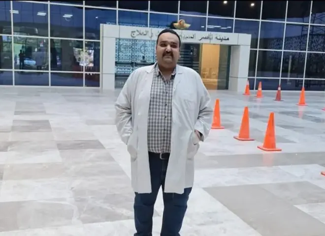 «المريض أولًا».. رسالة شكر وامتنان للدكتور رومانى ثابت من أسرة آل مكي بعد رحلة علاج والدة الكاتب الصحفي مصطفى مكي